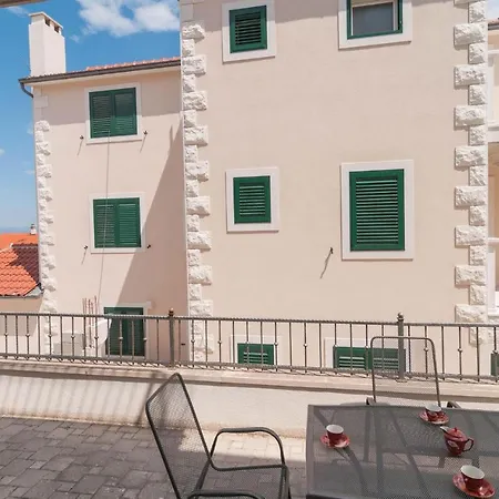 Beautiful In With Kitchen Apartament