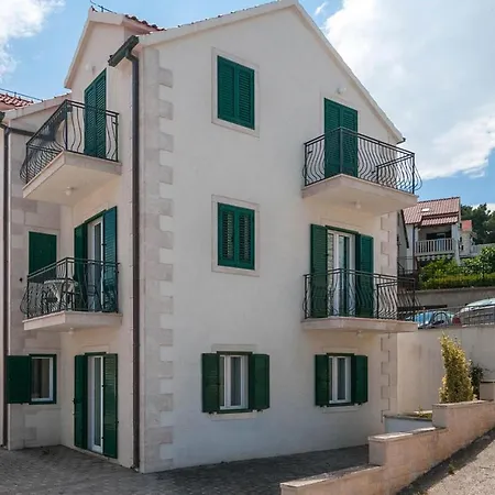 Apartament Beautiful In With Kitchen Postira